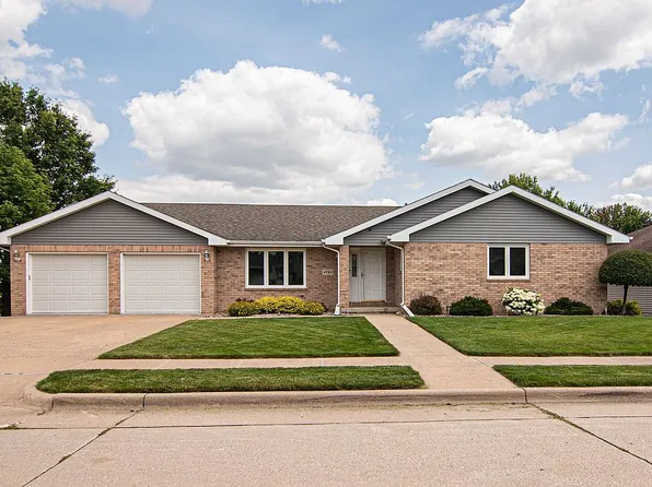 4764 Colonel Dr, Dubuque, IA 52002