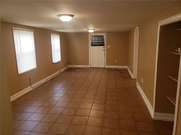 3rd image of 4712 Venus St