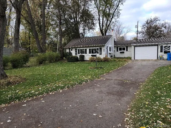 3274 Adele Ter, Commerce Township, MI 48382