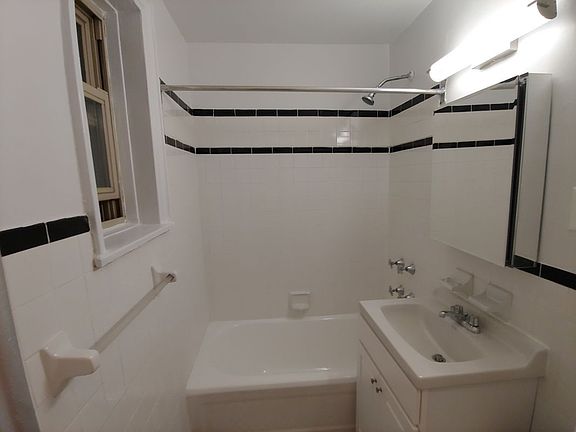 4th image of 4826 44th St