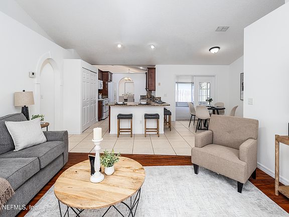 5th image of 13025 VIBURNUM Drive N