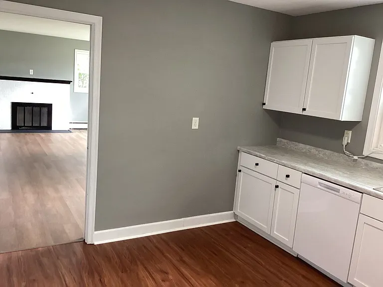 320 Landis Ave — Photo 4