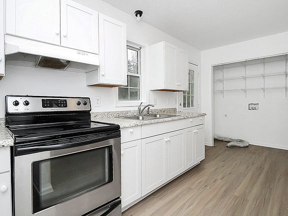 2nd image of 1135 Cedar Pond Ln