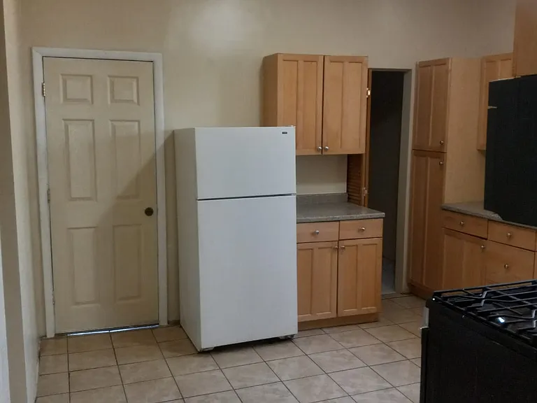 48 Hurlburt St #3 — Photo 6