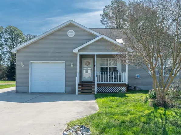 2247 Pike Dr, Greenbackville, VA 23356