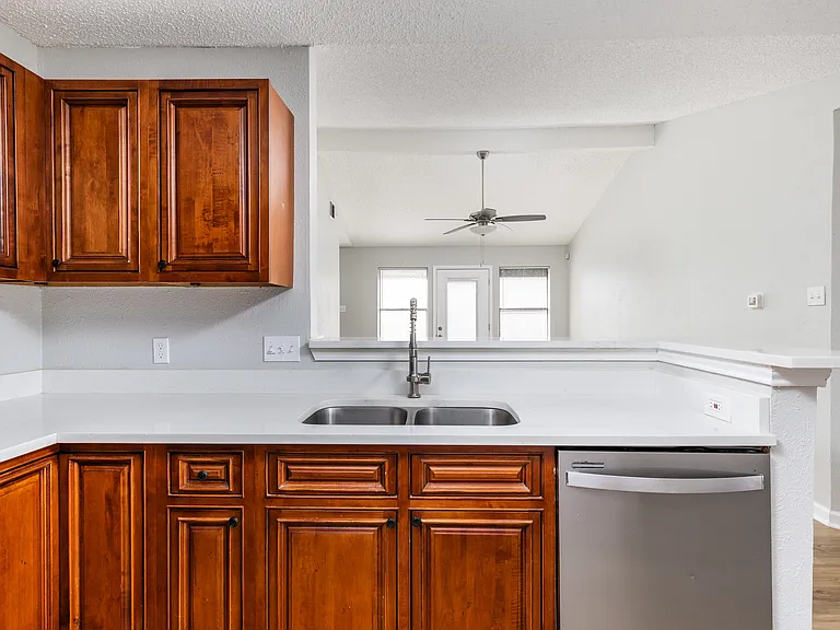 1803 Heatherglen Ln — Photo 35