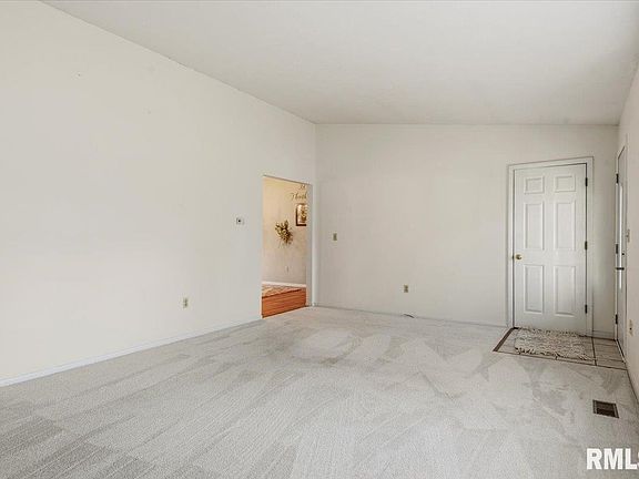 3rd image of 217 W Mechanic St