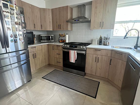 3rd image of 8 Henderson Blvd #1