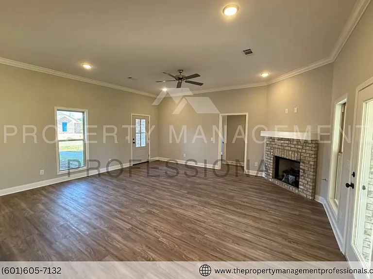 563 Patrick Farms Dr — Photo 8