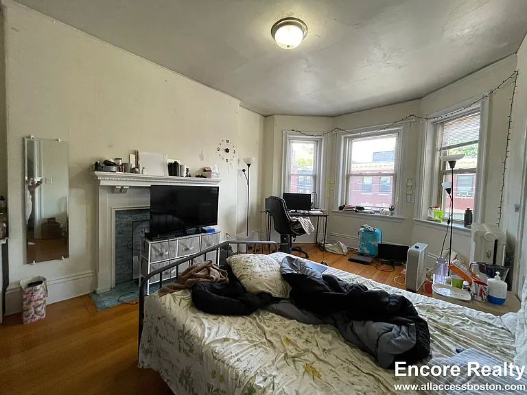 11 Park St #6 — Photo 8