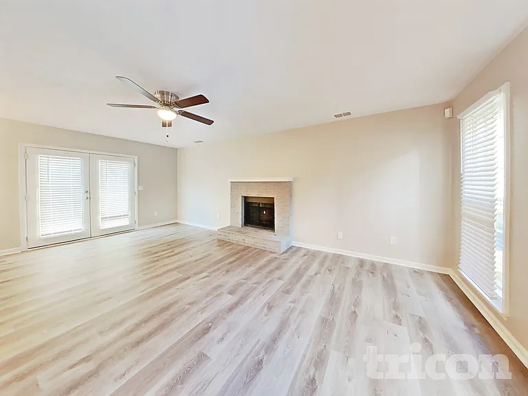 1182 Plunkett Way — Photo 2