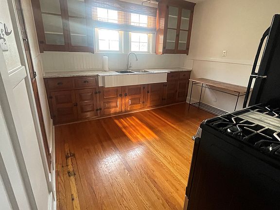 2nd image of 55 Nassau Ave