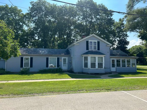 10825 Main St, Roscoe, IL 61073