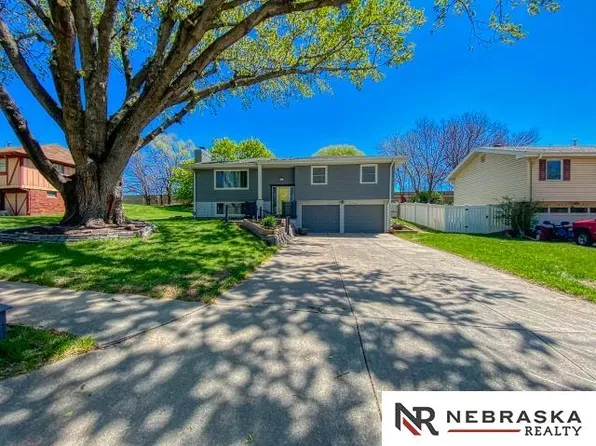 1005 N 105th St, Omaha, NE 68114
