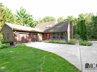 3057 Dean Rd, Lambertville, MI 48144