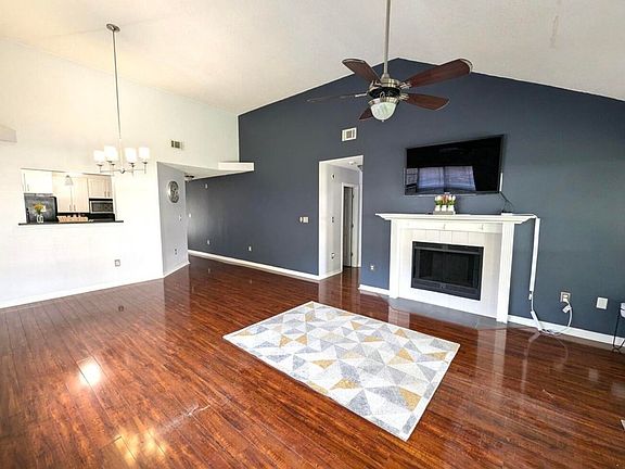 4th image of 431 Sandy Ridge Cir