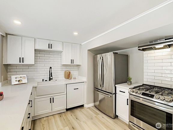 5th image of 5607 240th Street SW