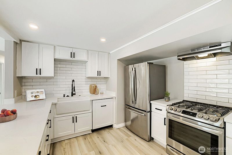5th image of 5607 240th Street SW
