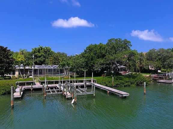 4th image of 1465 Hillview Dr