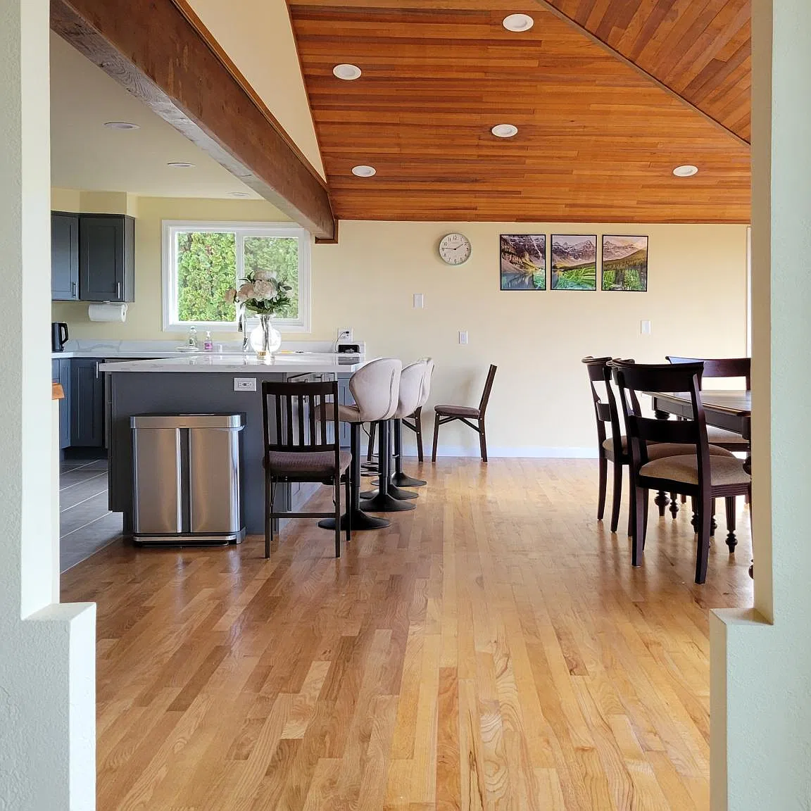 5 bed, 3.5 bath, 3430 sqft, $4,150 — Photo 3