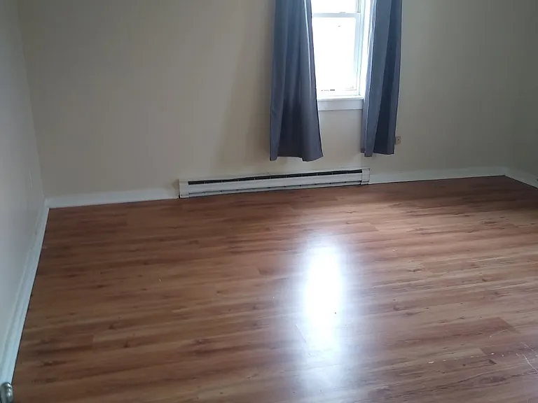 137 E Main St — Photo 8