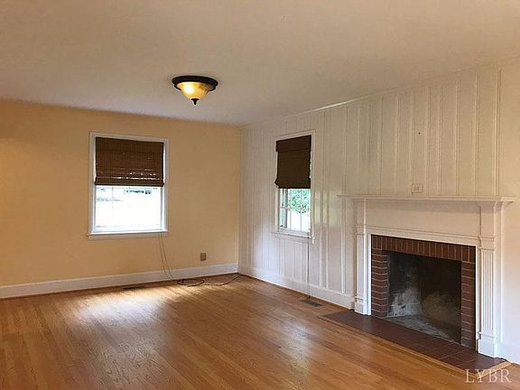 3rd image of 2104 Mimosa Dr