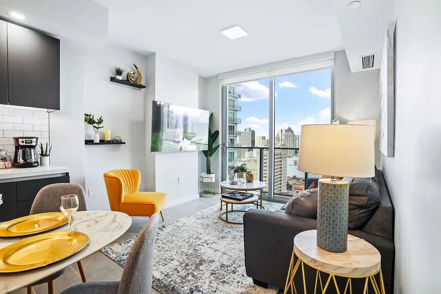 1 bed, 1.0 bath, 548 sqft, $3,022 — Photo 3