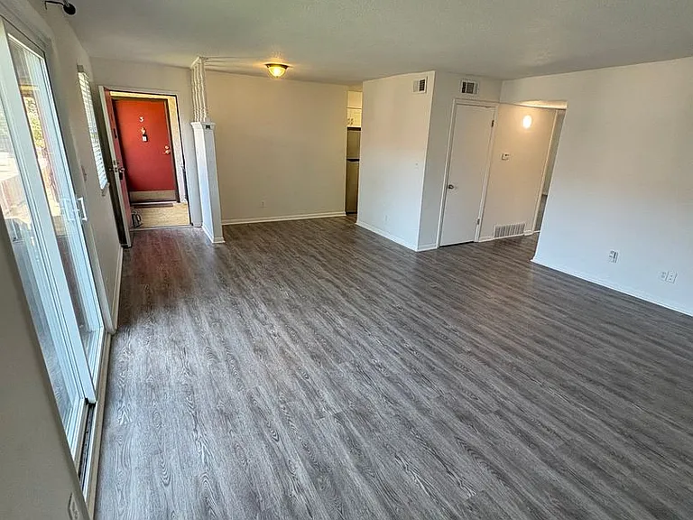 6224 Robinson St #4 — Photo 5