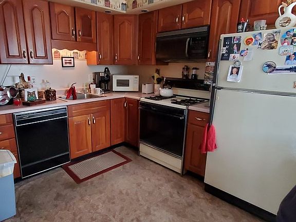 3rd image of 400 Franklin St