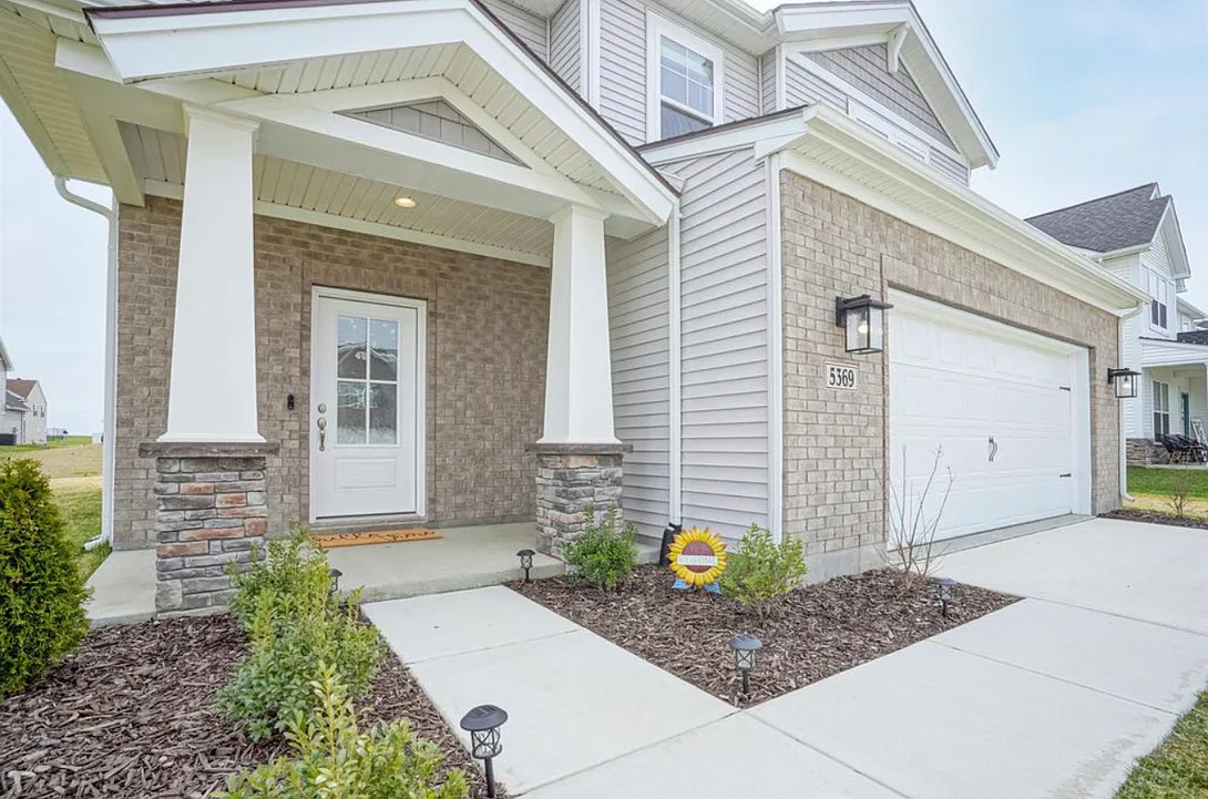 4 bed, 2151 sqft, $3,900 — Photo 3