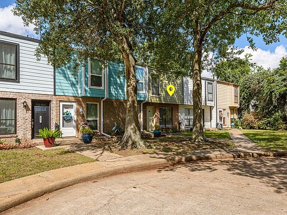 2nd image of 2425 Miramar Ct #2425