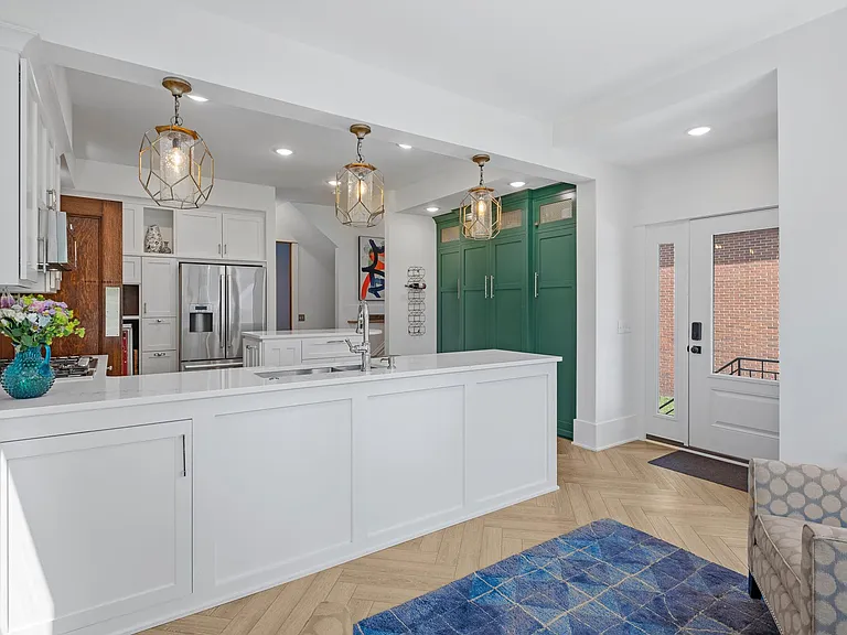 1310 Lake Dr SE — Photo 14