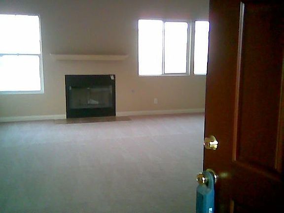 Entry/Living room