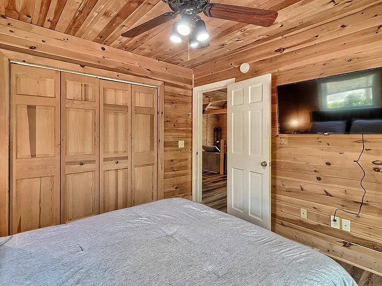 1303 Misty Ln — Photo 4