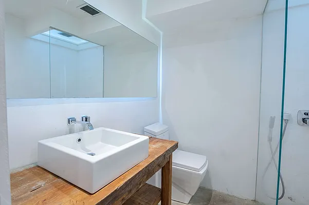 Rented by Solace SMC Inc | media 34