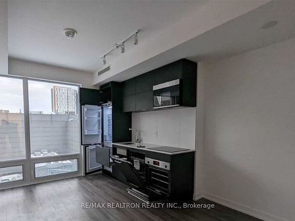 4th image of 20 Edward St #703
