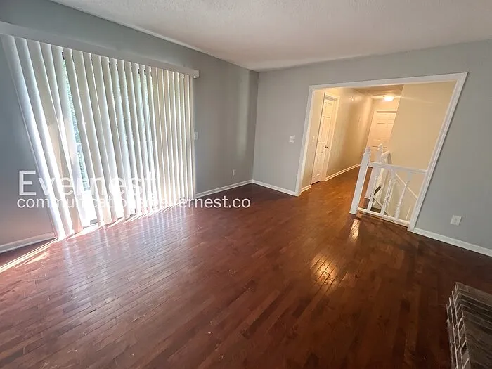 9805 N Wayne Ave — Photo 30