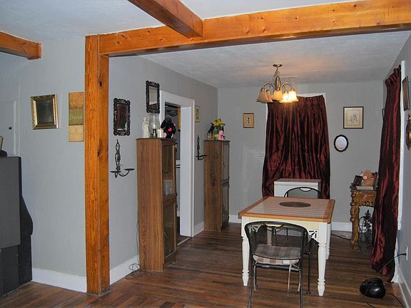 5th image of 2746 E Surrey Dr
