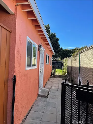 13025 S Penrose Ave Photo 1