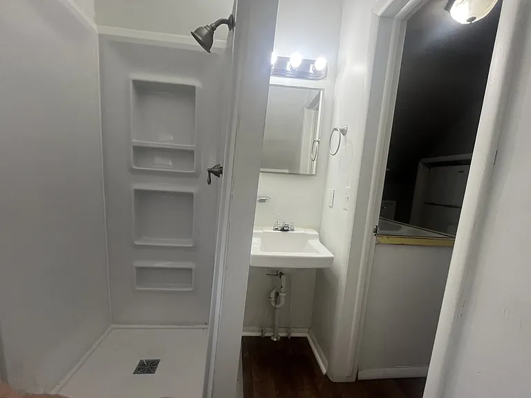 1 bed, 1.0 bath, $775 — Photo 6