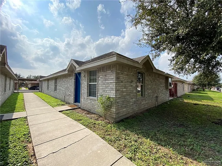 2220 Candlelight Ln #1 — Photo 2