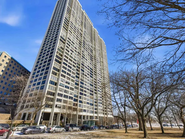 2800 N Lake Shore Dr, Chicago, IL