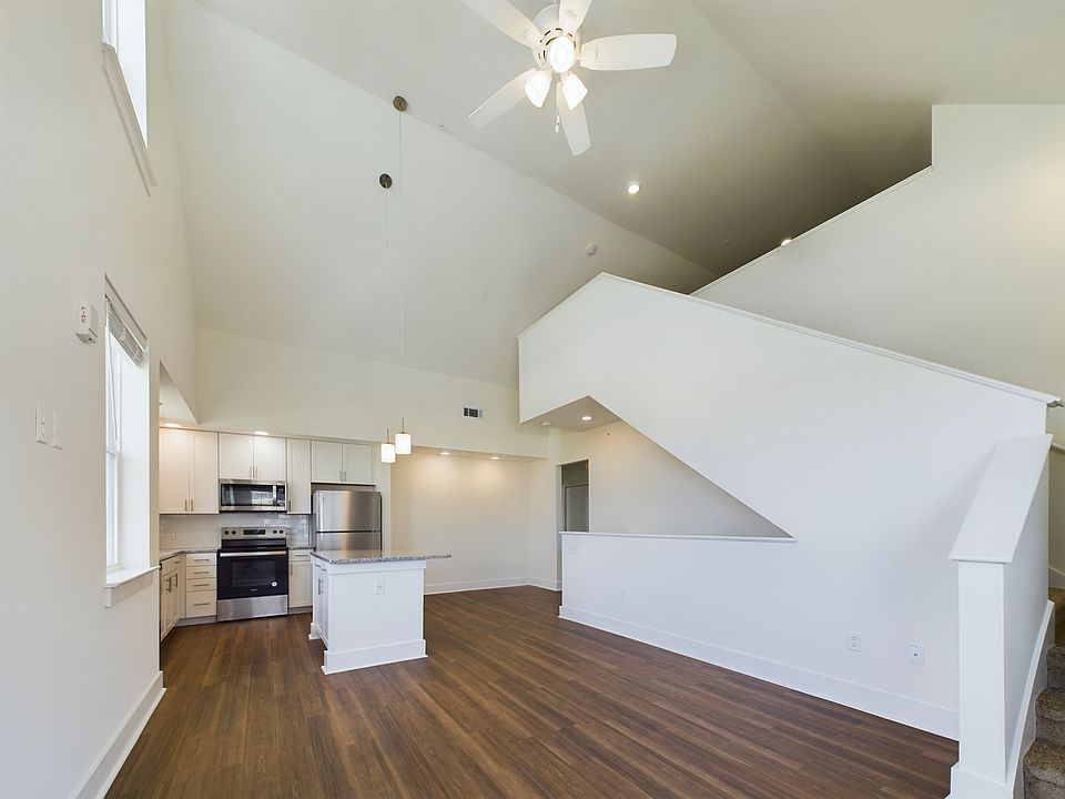 2nd image of 770 Victory Ln #9-202
