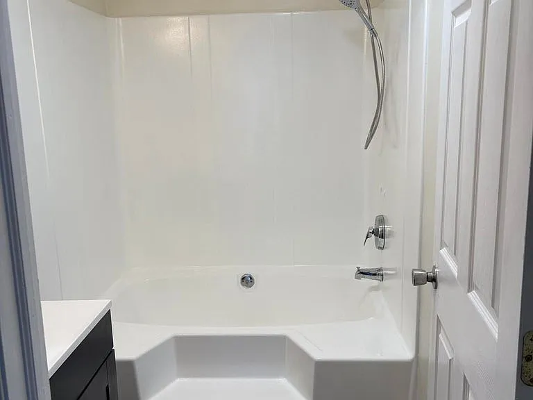 4161 Romeo Rd — Photo 8