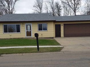 701 26th Ave NW, Minot, ND 58703