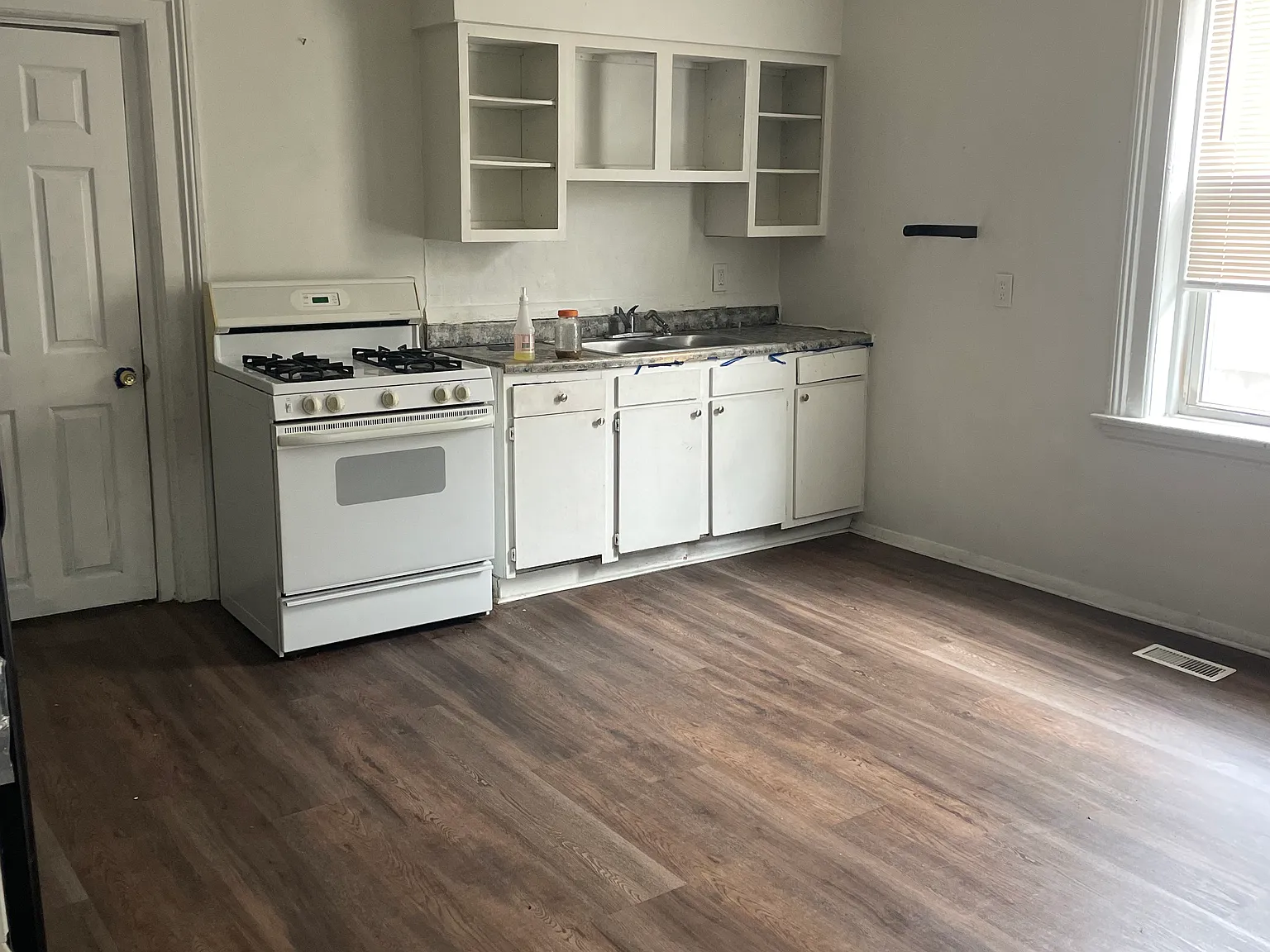 1 bed, 1100 sqft, $950 — Photo 2