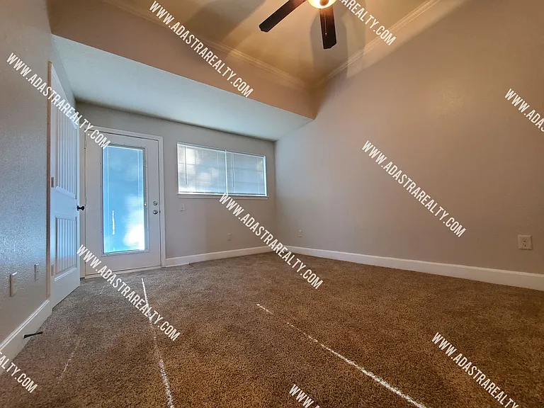 8318 N Spruce Ave — Photo 10