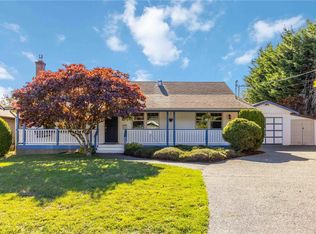 711 Miller Ave, Saanich, BC V8Z 3C9