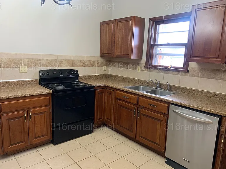 1230 S Fern St — Photo 7