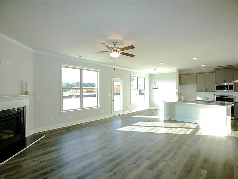 452 Hellen Valley Dr — Photo 4